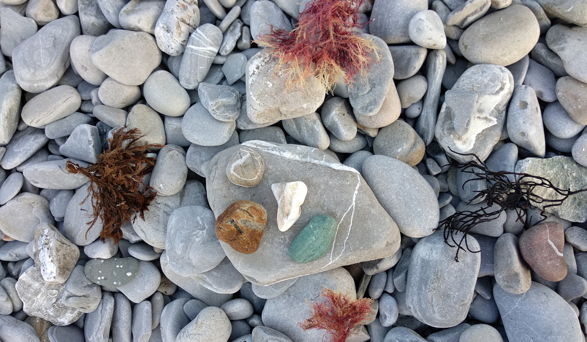 Meditación para la energía femenina, desarrollo personal femenino y yoga online en Bizkaia, País Vasco norte.